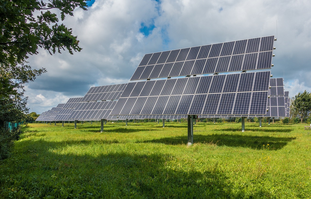 Come risparmiare energia elettrica con l’installazione di un impianto fotovoltaico a Palermo: tutto ciò che devi sapere sulle energie rinnovabili e le comunità energetiche