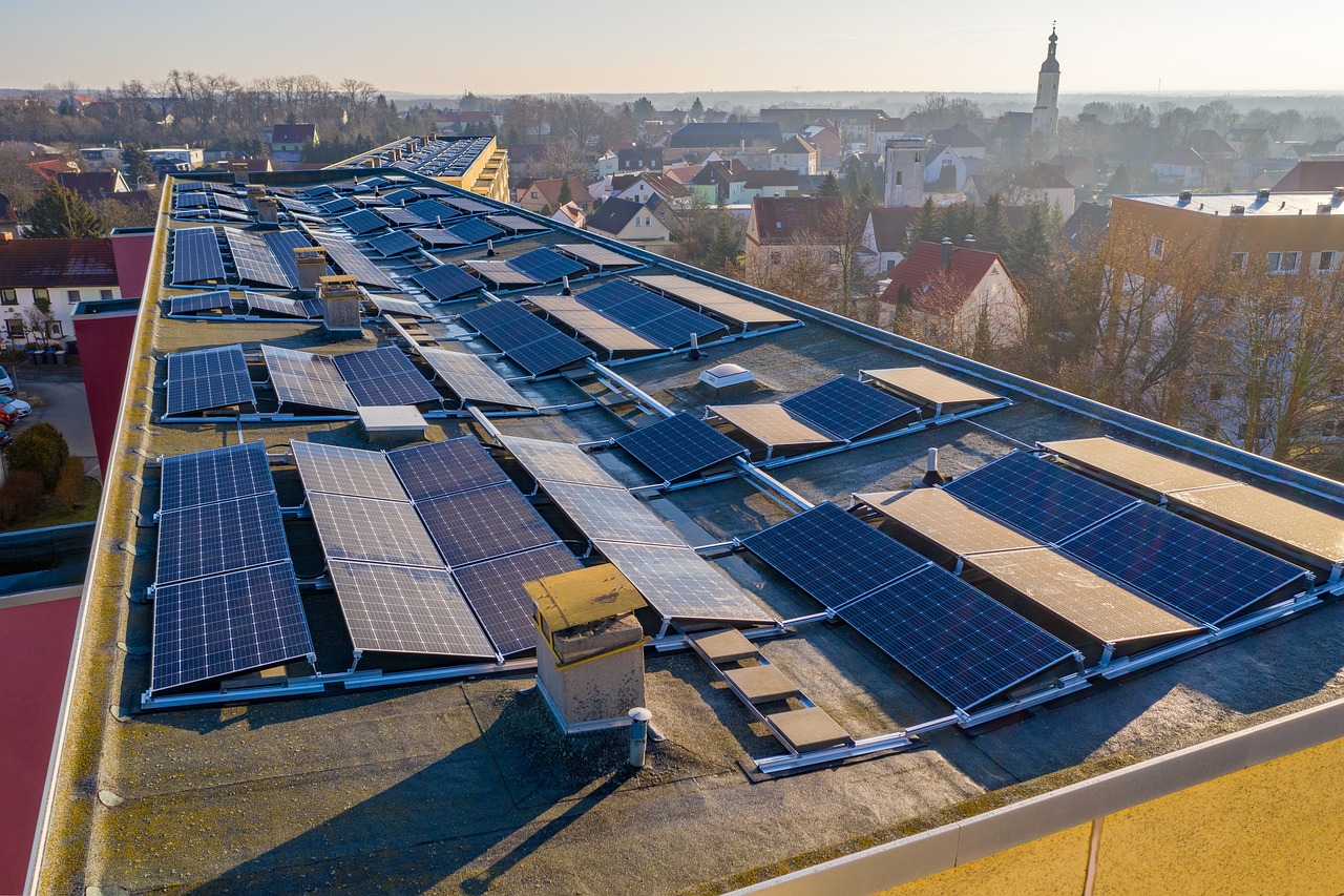 Come ridurre i costi energetici grazie al fotovoltaico e alle comunità energetiche