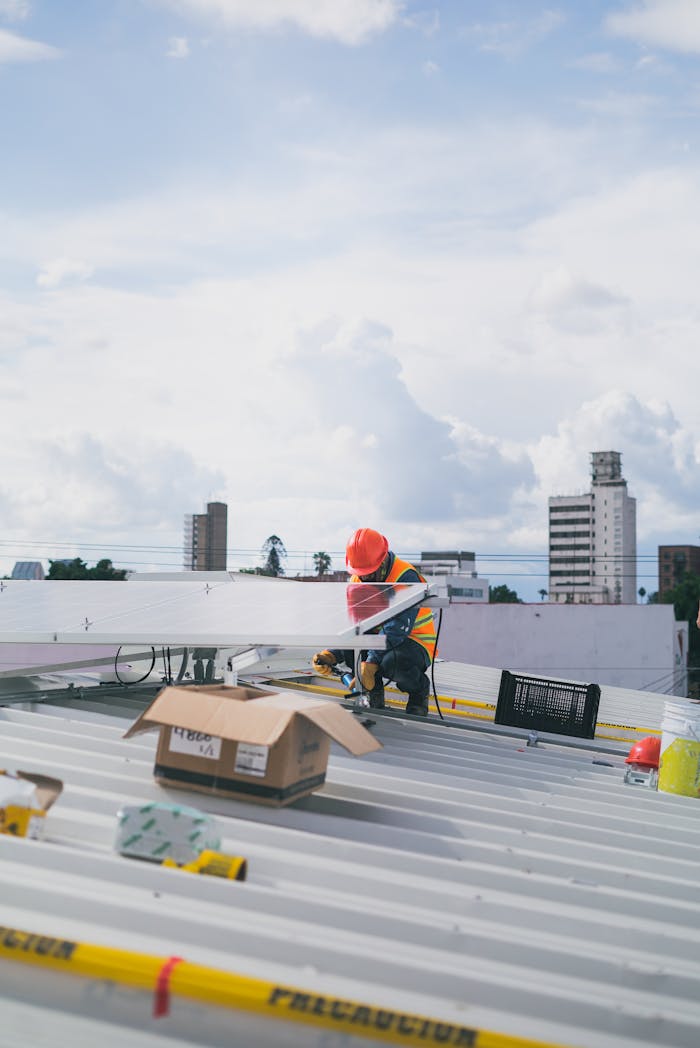 Come sfruttare al meglio l’energia solare: consigli per un’efficienza energetica con l’installazione di pannelli fotovoltaici e l’utilizzo di batterie e inverter